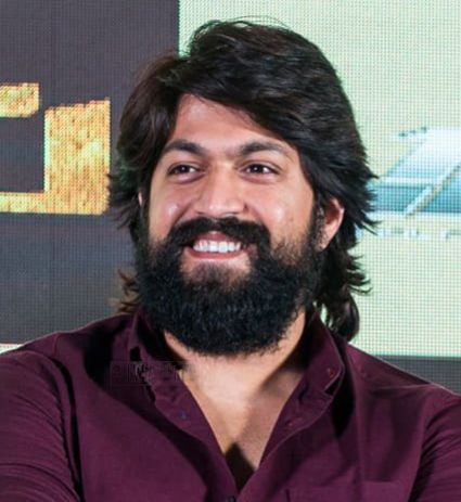 ರಿಯಲ್ ಲೈಫ್ನಲ್ಲೂ ಬಿಗ್ ಹೀರೋ ‘ರಾಕಿ ಭಾಯ್’: ಆಟೋ ಚಾಲಕರ ಕಣ್ಣೀರು ಒರೆಸಲು ₹10 ಲಕ್ಷದೊಂದಿಗೆ ಧಾವಿಸಿದ ಯಶ್..!