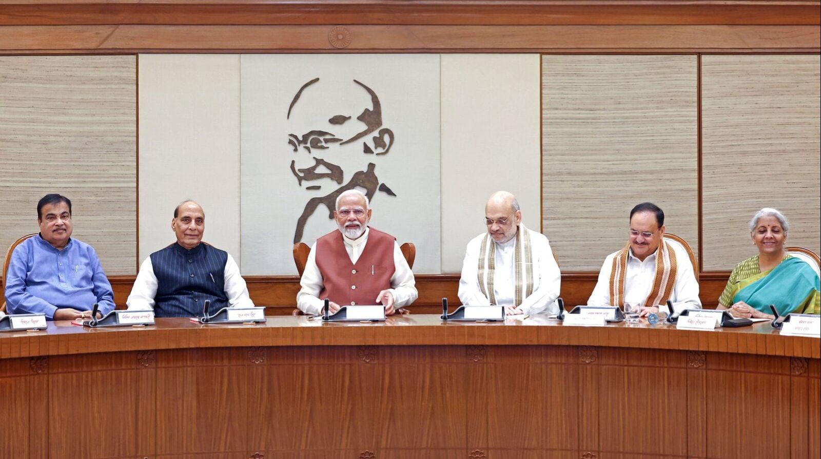 PM MODI: "ಹಳೇದೆಲ್ಲಾ ಕೆಟ್ಟ ಕನಸು ಅಂತ ಮರೆತುಬಿಡಿ, ಭವಿಷ್ಯದತ್ತ ಗಮನ ಹರಿಸಿ" – ನೂತನ ಸಚಿವರಿಗೆ ಪ್ರಧಾನಿ ಮೋದಿ ಖಡಕ್ ಸಂದೇಶ..!