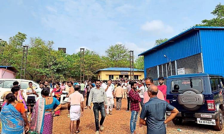 ಚಿಪ್ಪು ಹೆಕ್ಕಲು ಹೋದವರ ಬಾಳಲ್ಲಿ ವಿಧಿಯ ಆಟ: ಭಟ್ಕಳದಲ್ಲಿ ಒಂದೇ ಕುಟುಂಬದ 8 ಮಂದಿ ಜಲಸಮಾಧಿ, ಕಣ್ಣೀರಲ್ಲಿ ಮುಳುಗಿದ ಗ್ರಾಮ..!