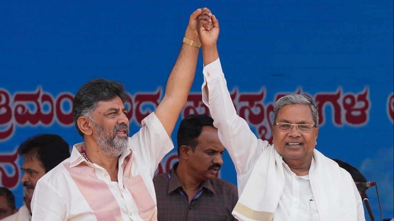 ದಿಲ್ಲಿಯಲ್ಲಿ ಹೈವೋಲ್ಟೇಜ್ ಸಭೆ: ಕರ್ನಾಟಕ ಸಿಎಂ ಭವಿಷ್ಯ ನಿರ್ಧಾರ.? ಸಿದ್ದರಾಮಯ್ಯ-ಡಿಕೆಶಿ ಜೊತೆ ಕೈ ವರಿಷ್ಠರ ಮಹತ್ವದ ಚರ್ಚೆ..!