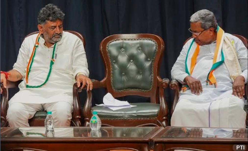 ಕರ್ನಾಟಕ ರಾಜಕೀಯದಲ್ಲಿ ಹೈವೋಲ್ಟೇಜ್ ಕ್ರಾಂತಿ: ನಾಳೆ ಸಿಎಂ ಸ್ಥಾನಕ್ಕೆ ಸಿದ್ದರಾಮಯ್ಯ ರಾಜೀನಾಮೆ ಸಾಧ್ಯತೆ; ಡಿಕೆಶಿ ಪಟ್ಟಾಭಿಷೇಕಕ್ಕೆ ಮುಹೂರ್ತ ಫಿಕ್ಸ್..!