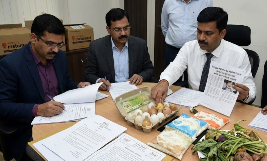 Swiggy Instamartನಿಂದ ಕಳಪೆ ಆಹಾರ ಸರಬರಾಜು: ಕೇವಲ ಹಣ ರೀಫಂಡ್ ಮಾಡಿ ನುಣುಚಿಕೊಳ್ಳುತ್ತಿದ್ದ ಕಂಪನಿಗೆ FSSAI ಕಠಿಣ ವಾರ್ನಿಂಗ್