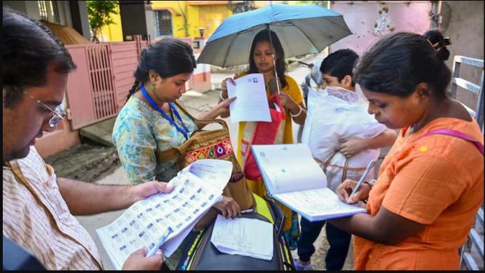 ಬಿಎಲ್ಒ (BLO) ಸಿಬ್ಬಂದಿಗೆ ಭರ್ಜರಿ ಗುಡ್ ನ್ಯೂಸ್: ವಿಶೇಷ ಪರಿಷ್ಕರಣೆ ಕಾರ್ಯಕ್ಕೆ ಸಿಗಲಿದೆ 6,000 ರೂಪಾಯಿ ಗೌರವಧನ