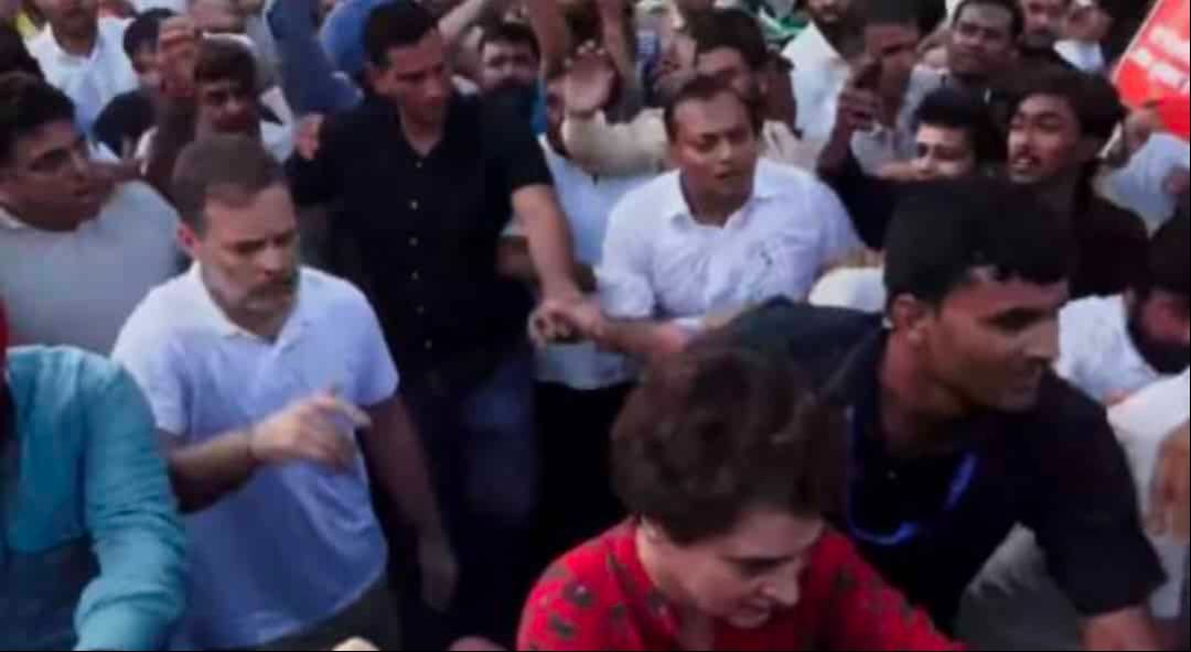 ‘ಸುಪ್ರೀಂ ಕೋರ್ಟ್ ಬಾಗಿಲು ಎಲ್ಲರಿಗೂ ತೆರೆದಿದೆ’: ಚುನಾವಣಾ ಅಕ್ರಮಗಳ ಆರೋಪ ಹೊತ್ತು ಬೃಹತ್ ಮೆರವಣಿಗೆ ಮೂಲಕ ನ್ಯಾಯಾಲಯದತ್ತ ನುಗ್ಗಿದ ಇಂಡಿಯಾ ಕೂಟ..!