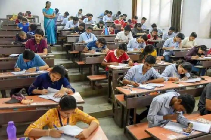 BREAKING: SSLC, ದ್ವಿತೀಯ PUC ಪರೀಕ್ಷೆ ಮುಂದೂಡಿಕೆ ಸಾಧ್ಯತೆ: ಜನಗಣತಿ ಕಾರ್ಯದಿಂದ ವೇಳಾಪಟ್ಟಿ ಬದಲಾವಣೆಯ ನಿರೀಕ್ಷೆ..!