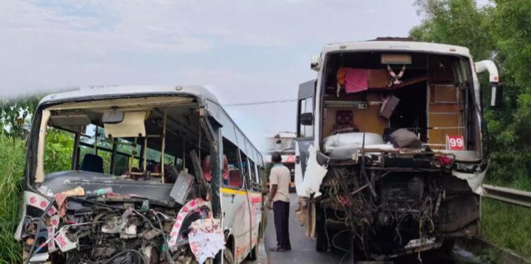 ಕುಂದಾಪುರ: ಎರಡು ಖಾಸಗಿ ಬಸ್ಗಳ ನಡುವೆ ಮುಖಾಮುಖಿ ಢಿಕ್ಕಿ; 28 ಮಂದಿಗೆ ಗಾಯ, ಮೂವರ ಸ್ಥಿತಿ ಗಂಭೀರ..!