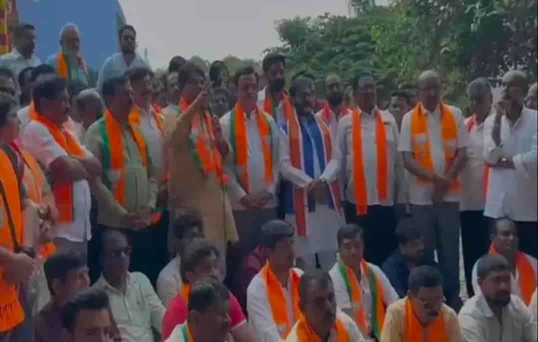 BREAKING: ಪ್ರಧಾನಿ ಮೋದಿ ವಿರುದ್ಧದ ಆಕ್ಷೇಪಾರ್ಹ ಮಾತುಗಳಿಗೆ ಆಕ್ರೋಶ: ರಸ್ತೆಗಿಳಿದು ಮಲ್ಲಿಕಾರ್ಜುನ ಖರ್ಗೆ ವಿರುದ್ಧ ಕಿಡಿಕಾರಿದ ಬಿಜೆಪಿ..!